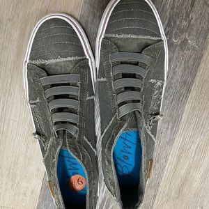 Womens, 9.5 Blowfish Malibu Sneaker